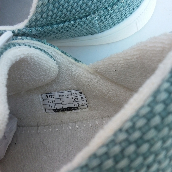 Teal Canvas Sneakers with White Soles 8.5 - Picture 2 of 6